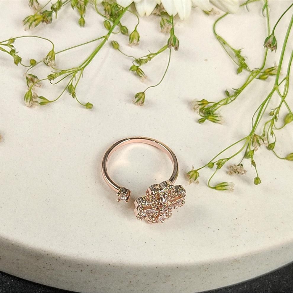 Rose-Gold Plated Spinning Clover Ring – Lucky Charm Jewelry for Women