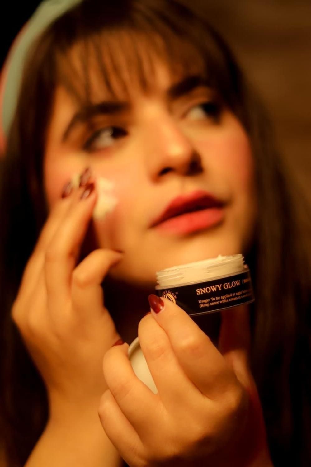 Snowy Glow Face Cream – Brightening & Hydrating Formula with Niacinamide, Vitamin E & Glycolic Acid (100ml)