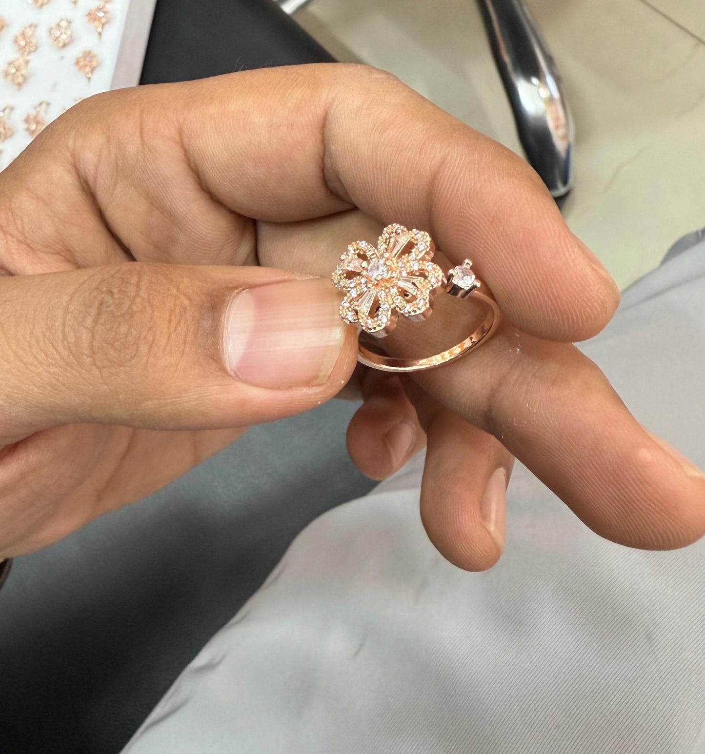 Rose-Gold Plated Spinning Clover Ring – Lucky Charm Jewelry for Women